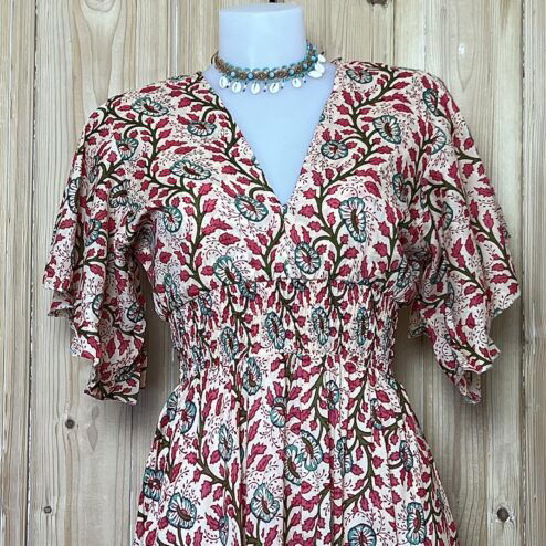 Schitterende zomerjurk, gemaakt van blockprint stof die geheel met de hand gestempeld is. Honderd procent katoen en past maat XS-XL .