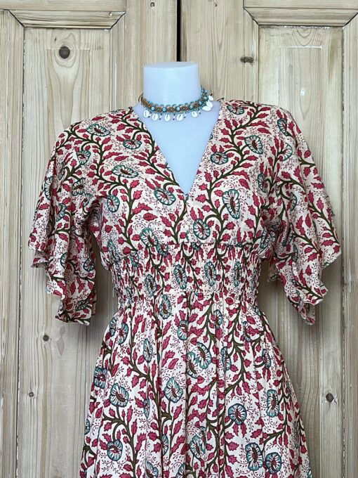 Schitterende zomerjurk, gemaakt van blockprint stof die geheel met de hand gestempeld is. Honderd procent katoen en past maat XS-XL .