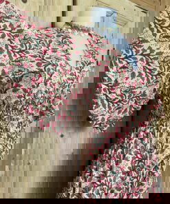 Schitterende zomerjurk, gemaakt van blockprint stof die geheel met de hand gestempeld is. Honderd procent katoen en past maat XS-XL .