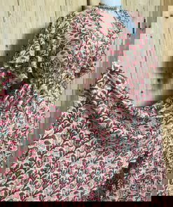 Schitterende zomerjurk, gemaakt van blockprint stof die geheel met de hand gestempeld is. Honderd procent katoen en past maat XS-XL .