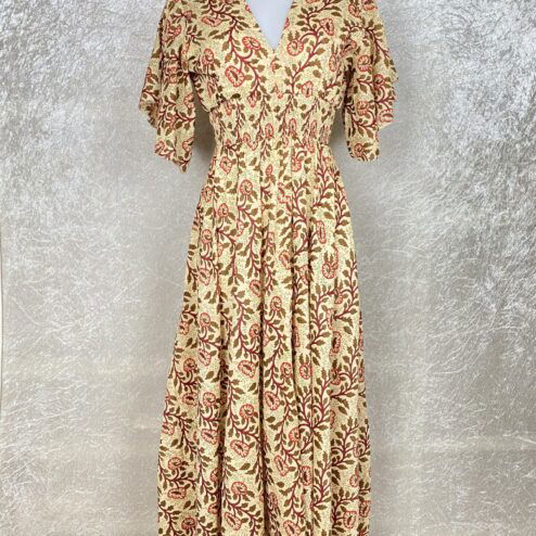 Schitterende zomerjurk, gemaakt van blockprint stof die geheel met de hand gestempeld is. Honderd procent katoen en past maat XS-XL .