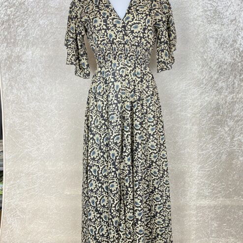 Schitterende zomerjurk, gemaakt van blockprint stof die geheel met de hand gestempeld is. Honderd procent katoen en past maat XS-XL .