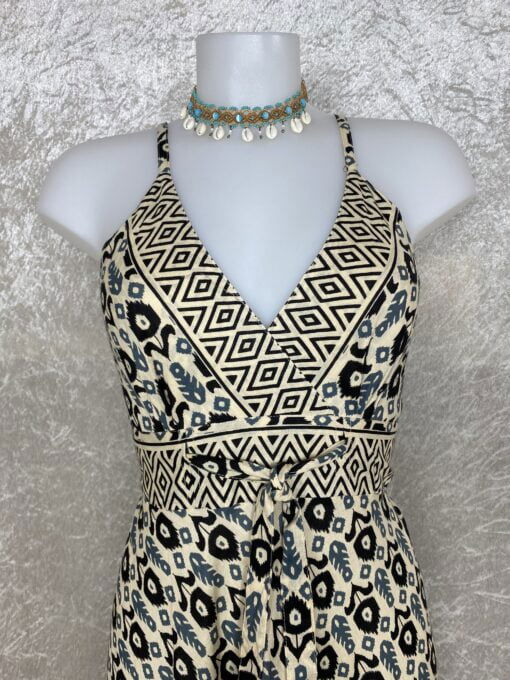 Schitterende zomerjurk, gemaakt van blockprint stof die geheel met de hand gestempeld is. Honderd procent katoen en past maat XS-XL .