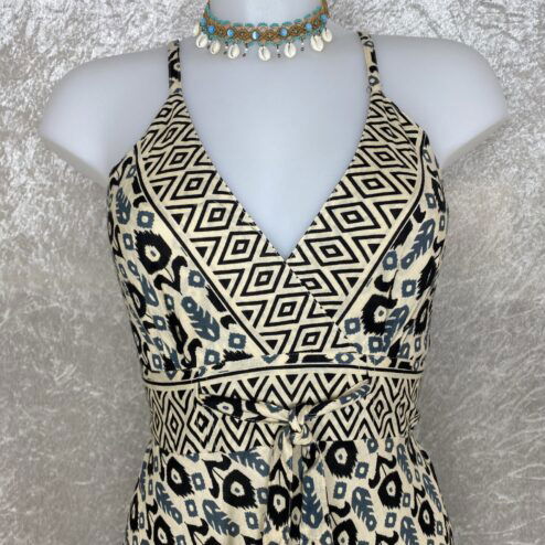 Schitterende zomerjurk, gemaakt van blockprint stof die geheel met de hand gestempeld is. Honderd procent katoen en past maat XS-XL .