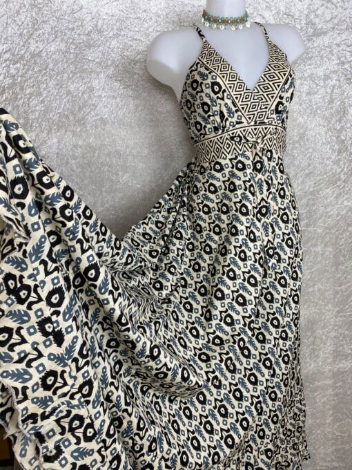 Schitterende zomerjurk, gemaakt van blockprint stof die geheel met de hand gestempeld is. Honderd procent katoen en past maat XS-XL .