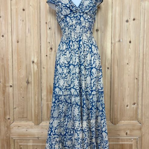 Schitterende zomerjurk, gemaakt van blockprint stof die geheel met de hand gestempeld is. Honderd procent katoen en past maat XS-XL .