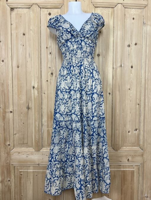Schitterende zomerjurk, gemaakt van blockprint stof die geheel met de hand gestempeld is. Honderd procent katoen en past maat XS-XL .