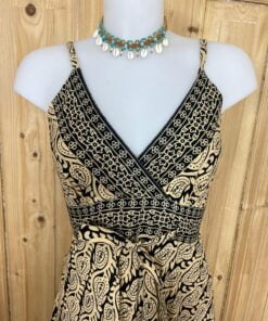 Schitterende zomerjurk, gemaakt van blockprint stof die geheel met de hand gestempeld is. Honderd procent katoen en past maat XS-XL .