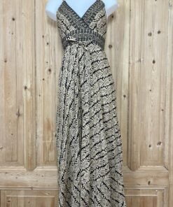 Schitterende zomerjurk, gemaakt van blockprint stof die geheel met de hand gestempeld is. Honderd procent katoen en past maat XS-XL .