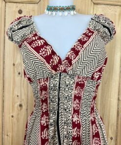 Schitterende zomerjurk, gemaakt van blockprint stof die geheel met de hand gestempeld is. Honderd procent katoen en past maat XS-XL .