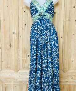Schitterende zomerjurk, gemaakt van blockprint stof die geheel met de hand gestempeld is. Honderd procent katoen en past maat XS-XL .