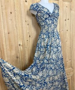 Schitterende zomerjurk, gemaakt van blockprint stof die geheel met de hand gestempeld is. Honderd procent katoen en past maat XS-XL .