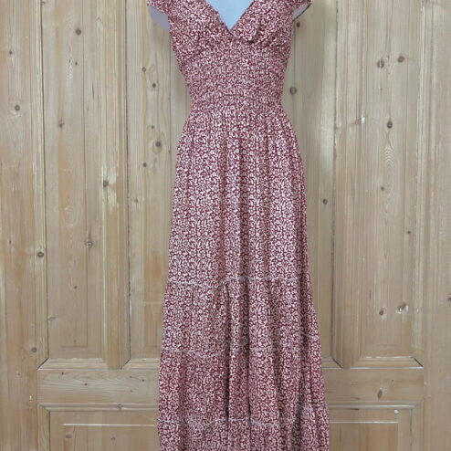 Schitterende zomerjurk, gemaakt van blockprint stof die geheel met de hand gestempeld is. Honderd procent katoen en past maat XS-XL .