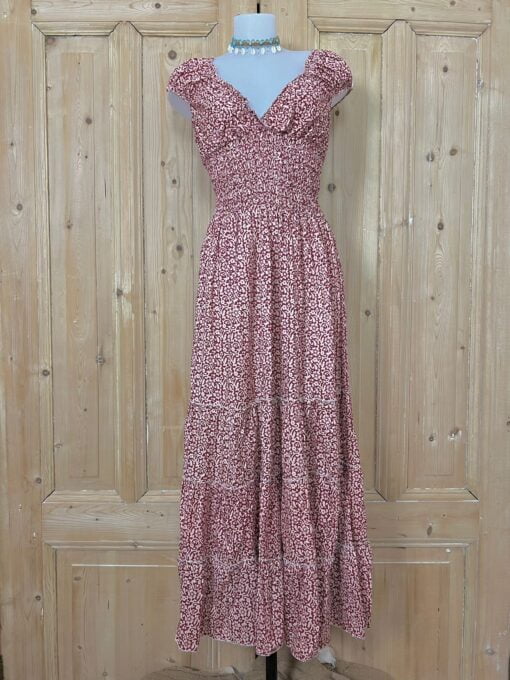 Schitterende zomerjurk, gemaakt van blockprint stof die geheel met de hand gestempeld is. Honderd procent katoen en past maat XS-XL .