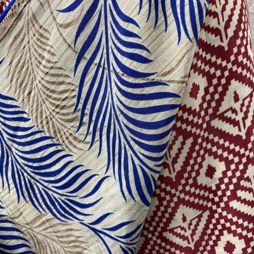 Wikkelrok uit India, gemaakt van vintage sari stof. Elke rok is dus uniek en het fijne is dat ze passen van maat XS tot en met XXL. De rok is aan twee kanten draagbaar, dus je hebt 2 rokken ineen!
