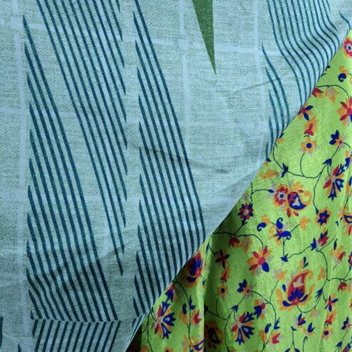 Wikkelrok uit India, gemaakt van vintage sari stof. Elke rok is dus uniek en het fijne is dat ze passen van maat XS tot en met XXL. De rok is aan twee kanten draagbaar, dus je hebt 2 rokken ineen!