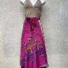 Wikkelrok uit India, gemaakt van vintage sari stof. Elke rok is dus uniek en het fijne is dat ze passen van maat XS tot en met XXL. De rok is aan twee kanten draagbaar, dus je hebt 2 rokken ineen!
