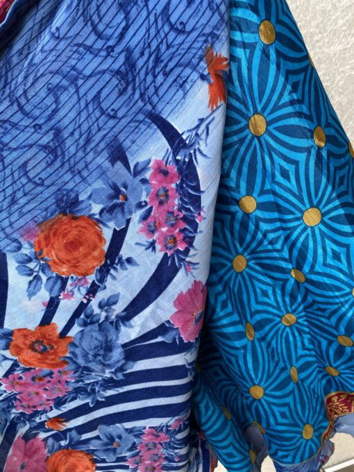 Wikkelrok uit India, gemaakt van vintage sari stof. Elke rok is dus uniek en het fijne is dat ze passen van maat XS tot en met XXL. De rok is aan twee kanten draagbaar, dus je hebt 2 rokken ineen!