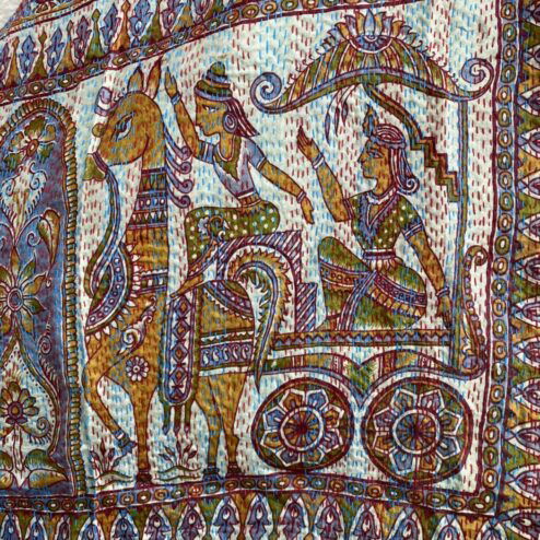 Kantha sjaal uit india.Met de hand doorgeregen, duizenden steekjes tesamen, vormt de basis van deze sjaals die van twee vintage sari's zijn gemaakt. Elke kantha sjaal is dus uniek!
