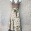 Vintage sari wikkelrok uit India, die aan twee kanten te dragen is. Dubbelzijdig dus! Gemaakt van tweedehands sari's dus elke rok is uniek. Past met maten XS-XXL. Upcycled en recycled fashion uit India.