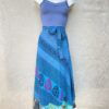 Vintage sari wikkelrok uit India, die aan twee kanten te dragen is. Dubbelzijdig dus! Gemaakt van tweedehands sari's dus elke rok is uniek. Past met maten XS-XXL. Upcycled en recycled fashion uit India.