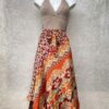 Vintage sari wikkelrok uit India, die aan twee kanten te dragen is. Dubbelzijdig dus! Gemaakt van tweedehands sari's dus elke rok is uniek. Past met maten XS-XXL. Upcycled en recycled fashion uit India.
