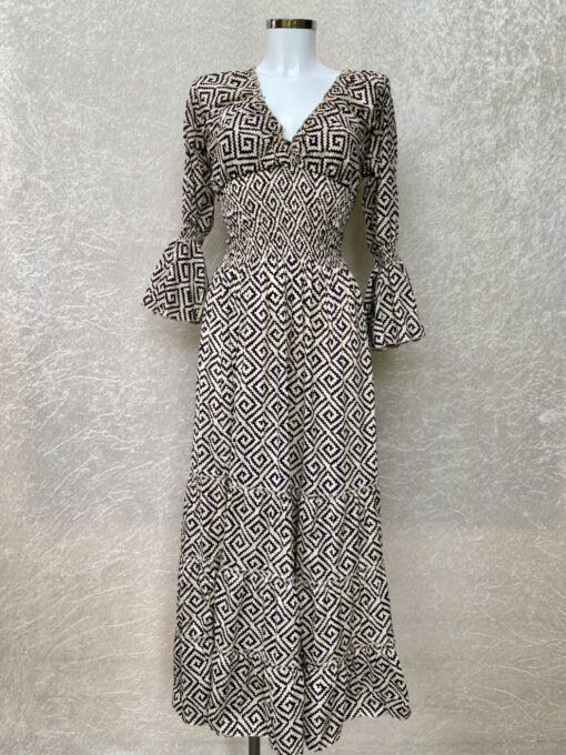 Schitterende zomerjurk, gemaakt van blockprint stof die geheel met de hand gestempeld is. Honderd procent katoen en past maat XS-XL .