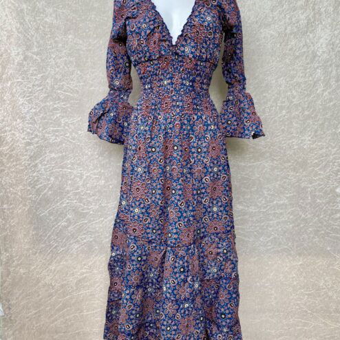 Schitterende zomerjurk, gemaakt van blockprint stof die geheel met de hand gestempeld is. Superacht elastiek net onder de borst voor een mooie snit. Honderd procent katoen en past maat XS-XXL tot en met Cupmaat G