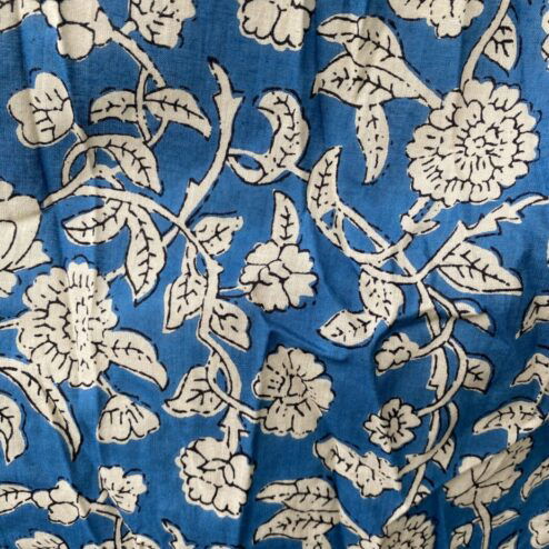 Schitterende zomerjurk, gemaakt van blockprint stof die geheel met de hand gestempeld is. Superacht elastiek net onder de borst voor een mooie snit. Honderd procent katoen en past maat XS-XXL tot en met Cupmaat G