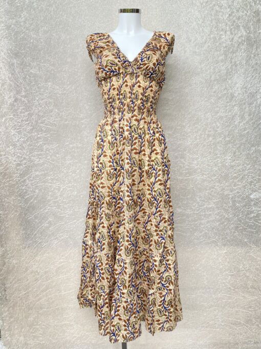 Schitterende zomerjurk, gemaakt van blockprint stof die geheel met de hand gestempeld is. Superacht elastiek net onder de borst voor een mooie snit. Honderd procent katoen en past maat XS-XXL tot en met Cupmaat G