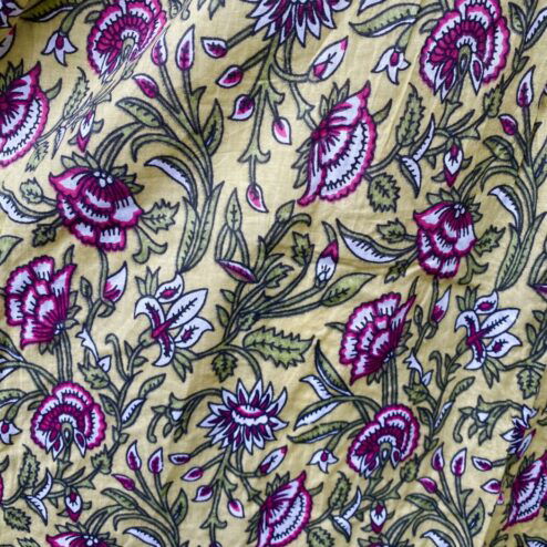 Schitterende zomerjurk, gemaakt van blockprint stof die geheel met de hand gestempeld is. Superacht elastiek net onder de borst voor een mooie snit. Honderd procent katoen en past maat XS-XXL tot en met Cupmaat G