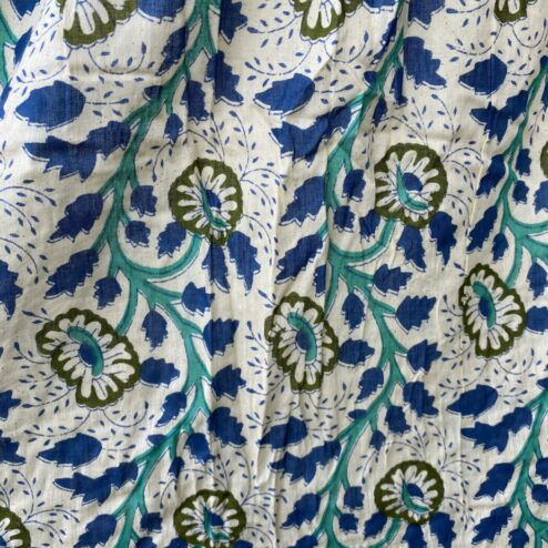 Schitterende zomerjurk, gemaakt van blockprint stof die geheel met de hand gestempeld is. Superacht elastiek net onder de borst voor een mooie snit. Honderd procent katoen en past maat XS-XXL tot en met Cupmaat G