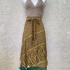 Vintage sari wikkelrok uit India, die aan twee kanten te dragen is. Dubbelzijdig dus! Gemaakt van tweedehands sari's dus elke rok is uniek. Past met maten XS-XXL. Upcycled en recycled fashion uit India.