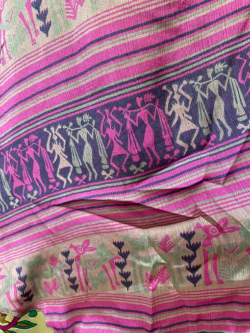 Vintage sari wikkelrok uit India, die aan twee kanten te dragen is. Dubbelzijdig dus! Gemaakt van tweedehands sari's dus elke rok is uniek. Past met maten XS-XXL. Upcycled en recycled fashion uit India.