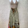 Vintage sari wikkelrok uit India, die aan twee kanten te dragen is. Dubbelzijdig dus! Gemaakt van tweedehands sari's dus elke rok is uniek. Past met maten XS-XXL. Upcycled en recycled fashion uit India.