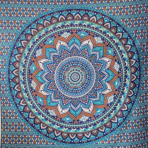 Mandala doek.Als strandkleed, sprei op het tweepersoons bed, doek voor op de bank, decoratie aan de muur. Met deze met de hyand gezeefdrukte doek uit India voeg je een prachtig item toe aan je bohemian interieur.