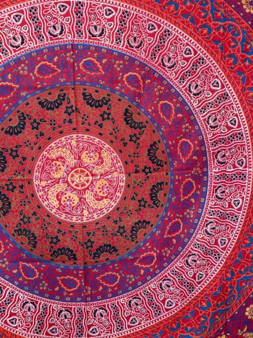 Mandala doek.Als strandkleed, sprei op het tweepersoons bed, doek voor op de bank, decoratie aan de muur. Met deze met de hyand gezeefdrukte doek uit India voeg je een prachtig item toe aan je bohemian interieur.