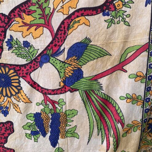 Mandala doek. Als strandkleed, sprei op het tweepersoons bed, doek voor op de bank, decoratie aan de muur. Met deze met de hyand gezeefdrukte doek uit India voeg je een prachtig item toe aan je bohemian interieur.
