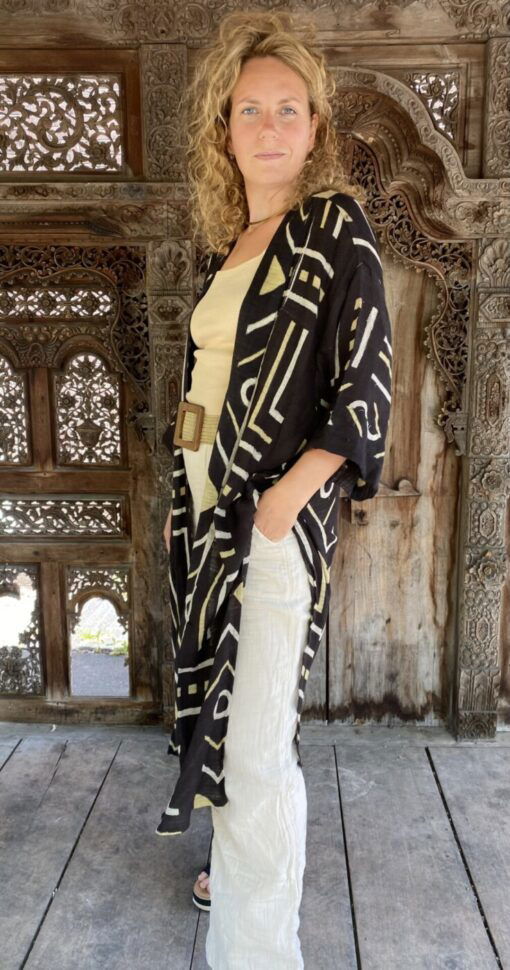 Kimono uit india gemaakt van een flinterdunne linnenlook katoen met een prachtig met de hand geblockprint patroon. One size fits all. Free size.