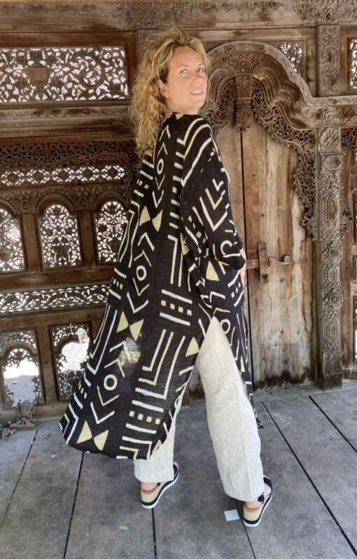 Kimono uit india gemaakt van een flinterdunne linnenlook katoen met een prachtig met de hand geblockprint patroon. One size fits all. Free size.