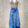 Vintage sari wikkelrok uit India, die aan twee kanten te dragen is. Dubbelzijdig dus! Gemaakt van tweedehands sari's dus elke rok is uniek. Past met maten XS-XXL. Upcycled en recycled fashion uit India.
