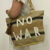 Met deze NO WAR schoudertas van jute, met geborduurde tekst, help je mensen in gaza. We doneren 20% van de winst!